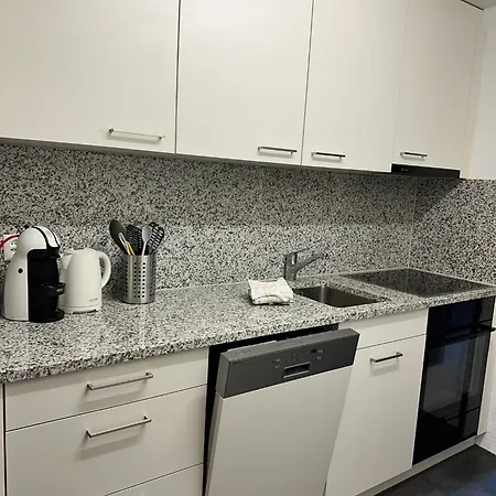 A Apartament *